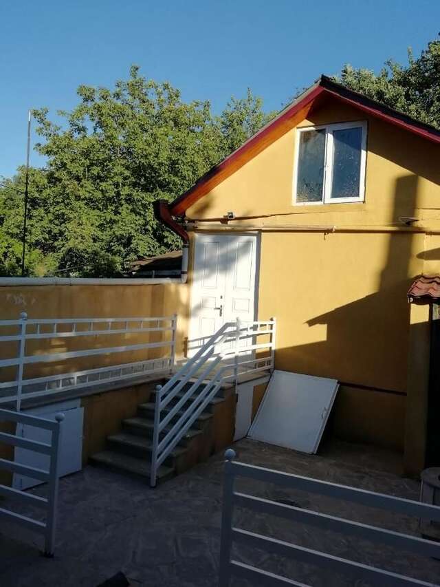 Гостевой дом Yellow House Тбилиси-32
